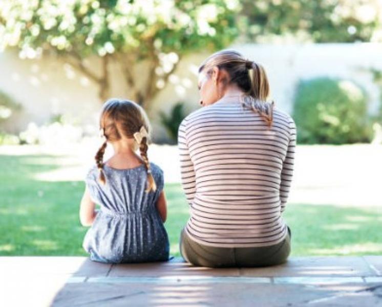 الإنصات والأمان.. 5 خطوات تقرب بين الآباء والأبناء وتحميهم من التطرف