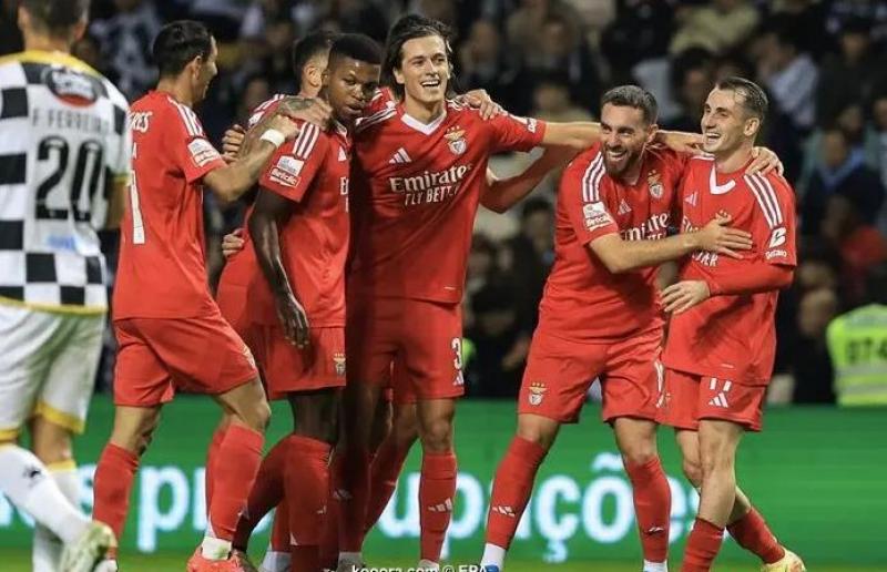 بنفيكا يهزم إشتوريل بثلاثية في الدوري البرتغالي