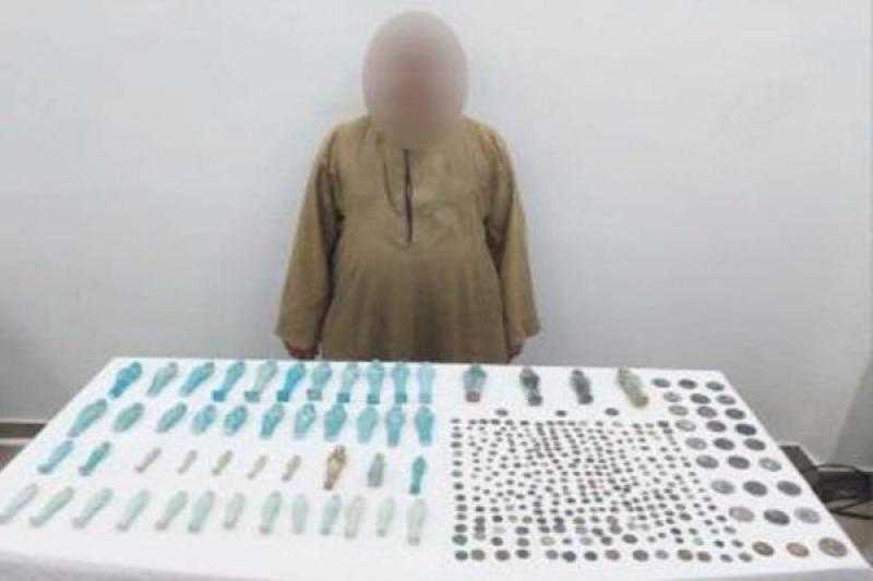 ضبط 369 قطعة أثرية من العصور الاسلامية واليونانية بحوزة مزارع