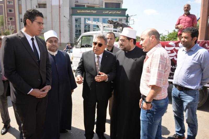 محافظ الدقهلية يشهد تسليم دفعة من المواد الغذائية لتوزيعها على الأولى بالرعاية.. صور