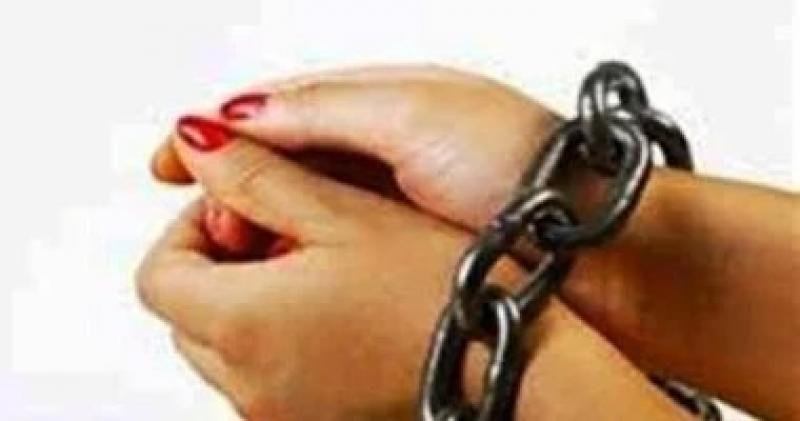 حبس ”وحش الكون” وبناتها بالإسكندرية للتحريض على الفسق والاعتداء على القيم