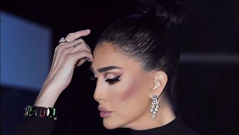 غادة عبد الرازق تثير الجدل بملابسها في باريس