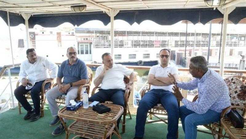 محافظ أسيوط يتفقد مواقع الوحدات النهرية المخصصة لنقل طلاب المدارس بالمجان