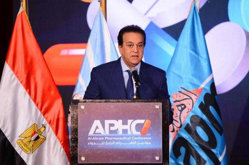وزير الصحة يؤكد اهتمام القيادة السياسية بتطوير صناعة الدواء والاستثمار في التعليم الصيدلي