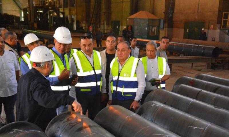 وزير قطاع الأعمال يتفقد شركة النصر لصناعة المواسير الصلب.. صور