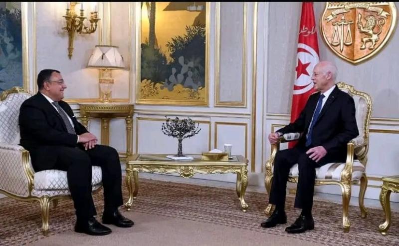 خط أحمر