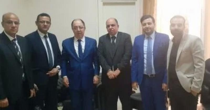 وفد ”الصحفيين” يزور سفارة لبنان بالقاهرة لإعلان التضامن في مواجهة إسرائيل