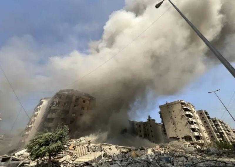 إسرائيل تستهدف مبنى سكني بوسط بيروت للمرة الأولى