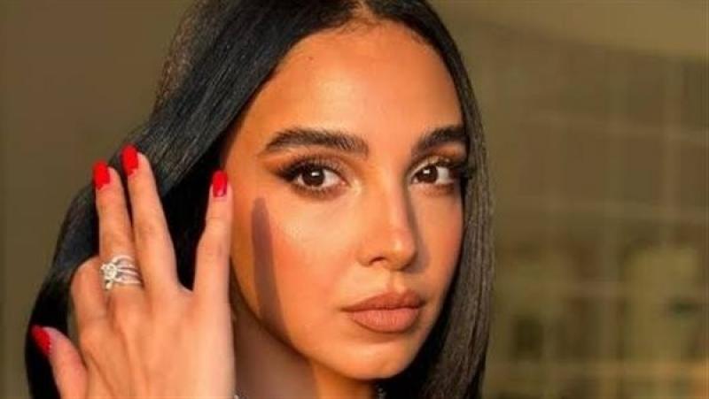 فستان مميز.. سلمى أبو ضيف تكشف عن حملها بإطلالة جديدة