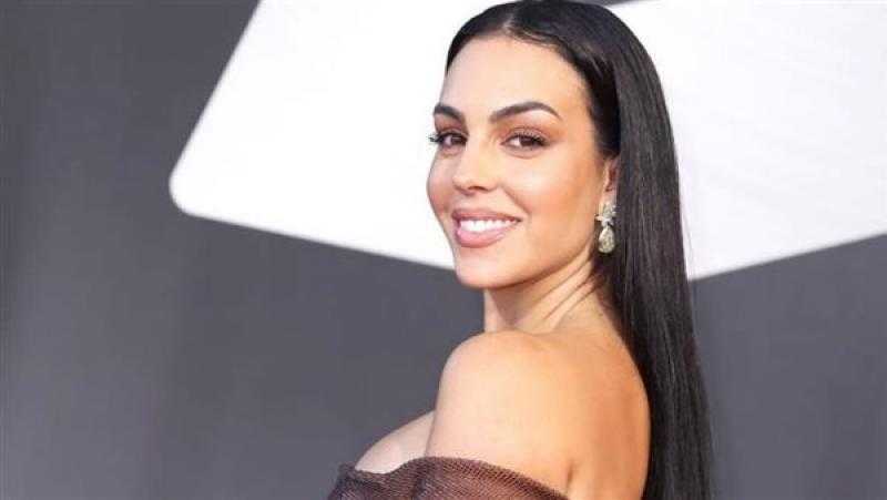 بالأسود الجريء.. جورجينا تشعل السوشيال ميديا بجلسة تصوير جديدة