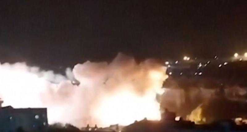 إصابة صحفي في قصف إسرائيلي على باحات مستشفى الأقصى وسط قطاع غزة