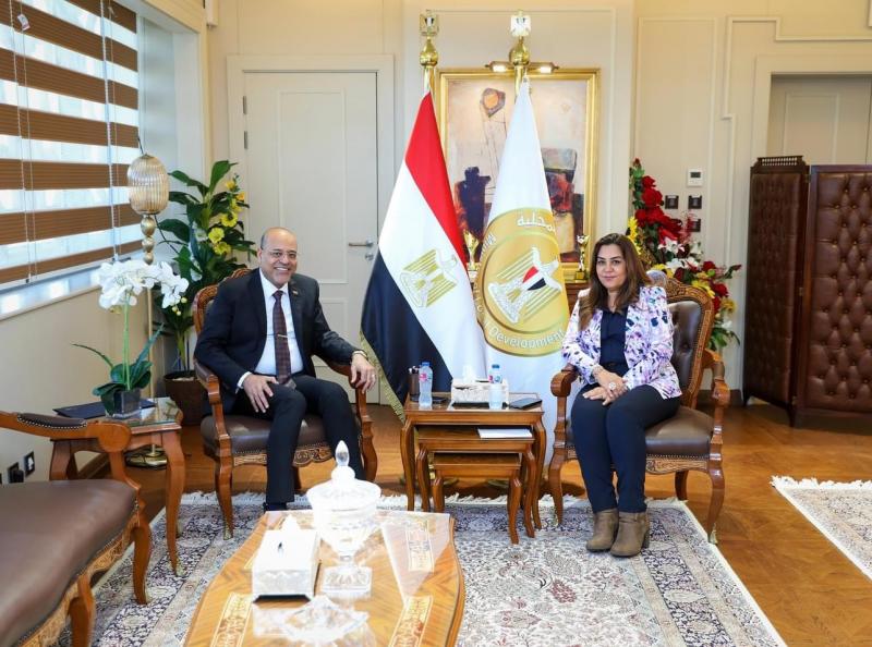 وزيرة التنمية المحلية تبحث مع وزير العمل التعاون في تنفيذ أهداف المبادرة الرئاسية ”بداية جديدة لبناء الانسان”