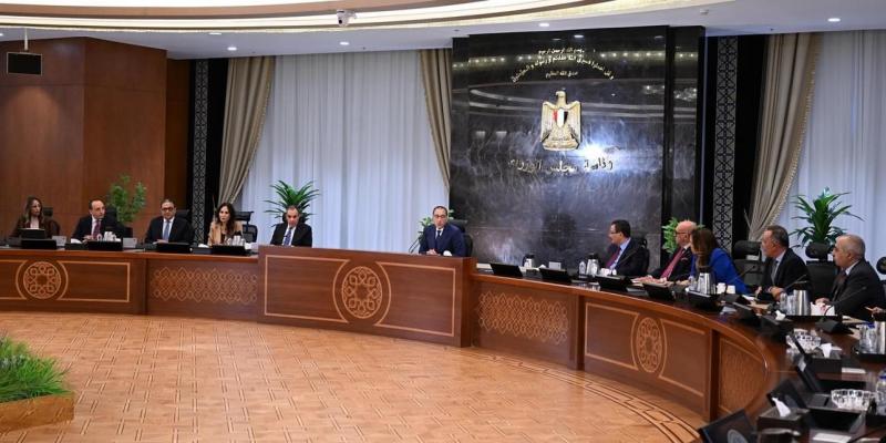 القضايا المُثارة خلال اجتماع رئيس الوزراء مع المفكرين وأصحاب الرأي.. التحول من الدعم العيني إلى الدعم النقدي ملف تم توجيهه للحوار الوطني.. نعمل على بناء الداخل لكي نصبح قوة ذات تأثير تحقق مصالحنا