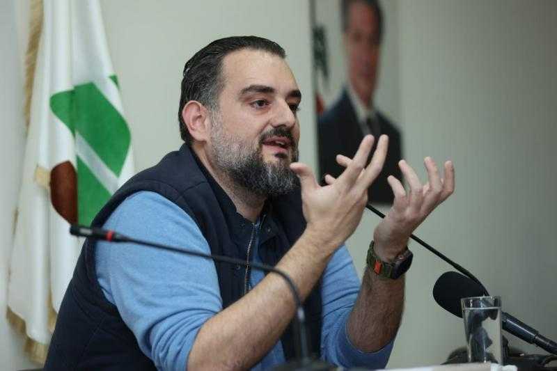 باحث سياسي: الاحتلال يستهدف اغتيال شخصية كبيرة بعد حسن نصر الله.. انفجارات عنيفة