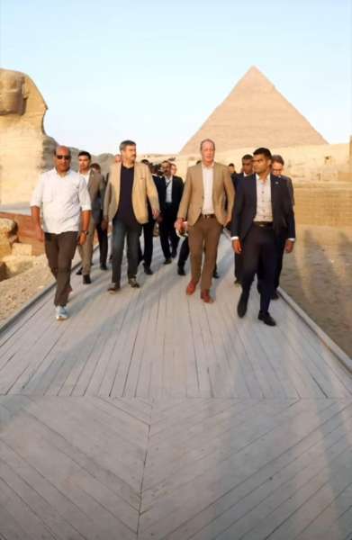 خط أحمر