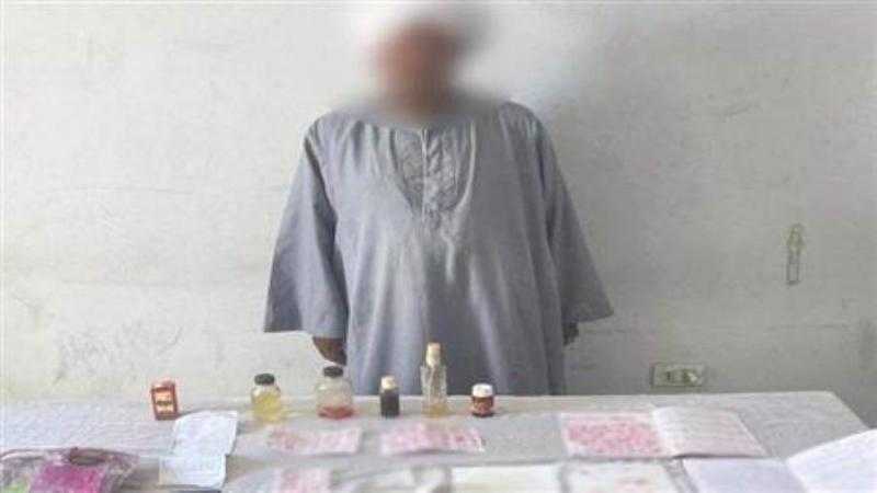 ضبط المتهم بالنصب على المواطنين بالسحر والشعوذة