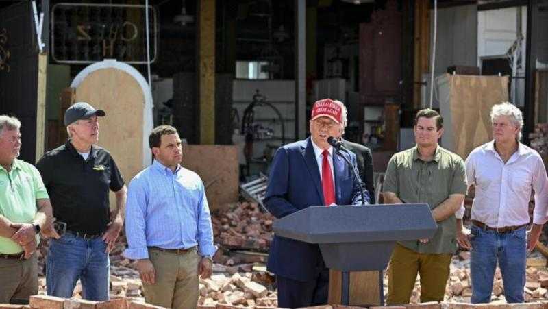 ترامب يهاجم بايدن وهاريس بسبب إعصار «هيلين»