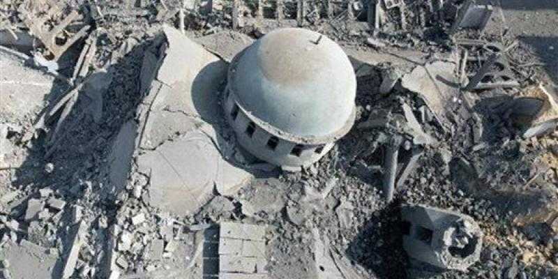 16 شهيدًا جراء قصف الاحتلال مسجد بدير البلح وسط قطاع غزة