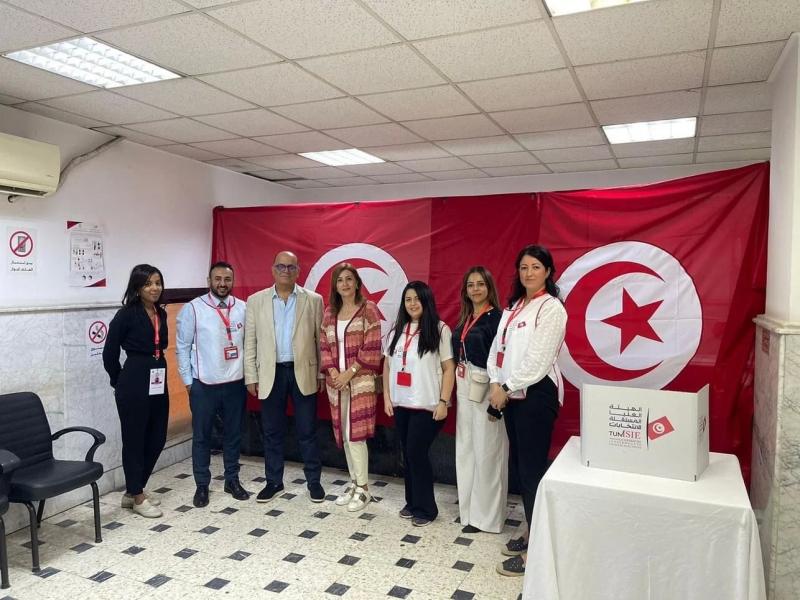 أبناء الجالية التونسية فى مصر يدلون بأصواتهم فى الانتخابات الرئاسية