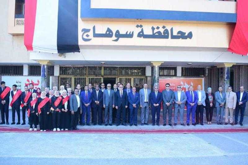 رئيس جامعة سوهاج يشارك طلابه احتفال المحافظة بانتصارات أكتوبر