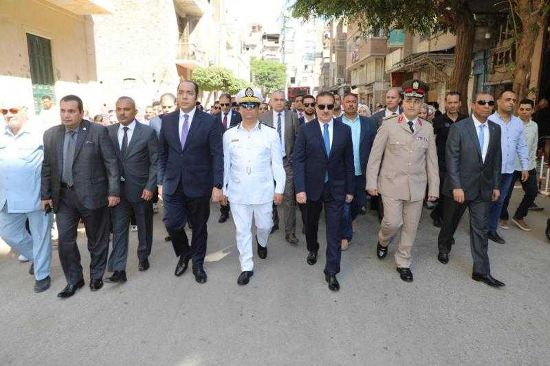 محافظ المنوفية يضع إكليلا من الزهور على النصب التذكاري في ذكرى نصر أكتوبر