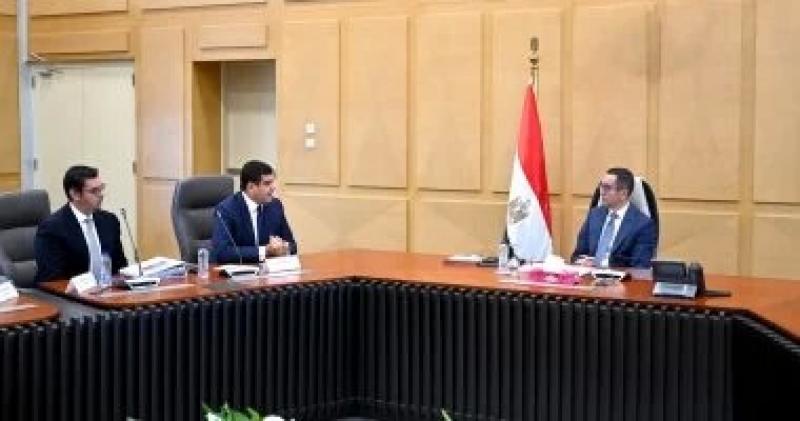 وزير الاستثمار يلتقى رئيس ماجنوم العقارية لاستعراض مشروعها بالعاصمة الإدارية