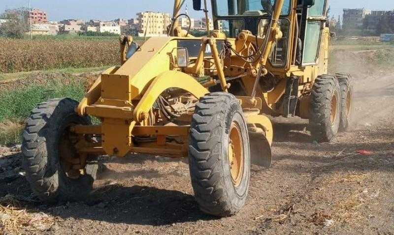 ‏‎محافظ كفر الشيخ يتابع رفع كفاءة وتمهيد الطرق بالرياض