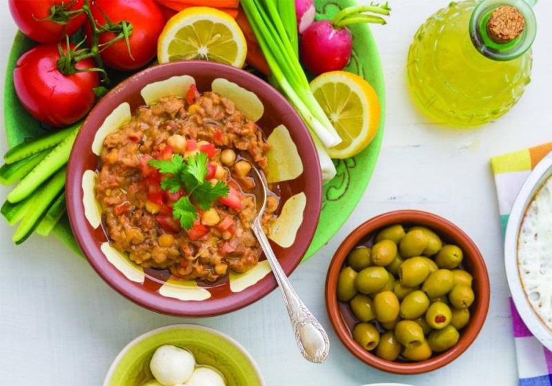 الفول والبيض أفضل إفطار لصحة قلب طفلك.. بلاش اللانشون والمقرمشات