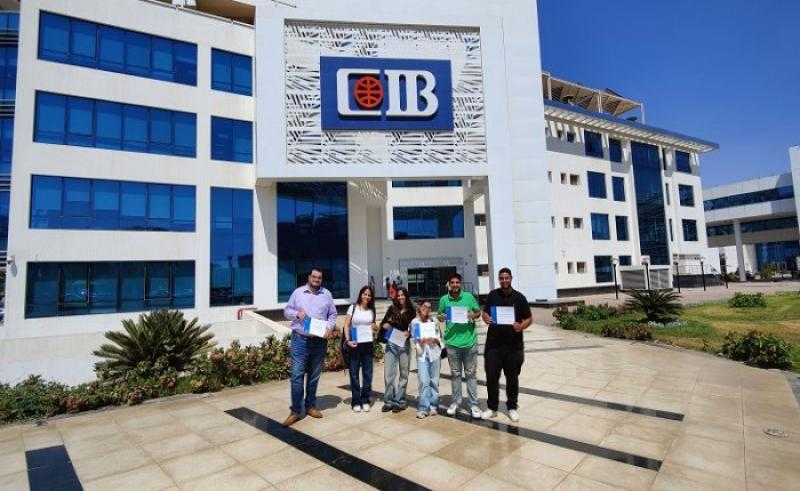 التجاري الدولي يستضيف برنامجاً تدريبياً لطلاب متميزين من الجامعة الأمريكية بالتعاون مع المركزي والمعهد المصرفي