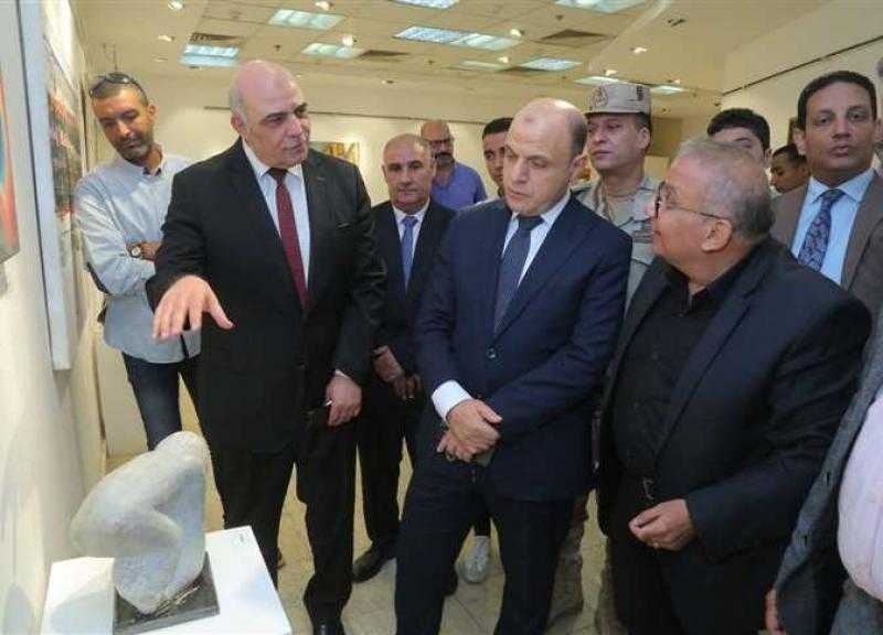 محافظ كفر الشيخ يفتتح معرض فناني الثقافة للفن التشكيلي