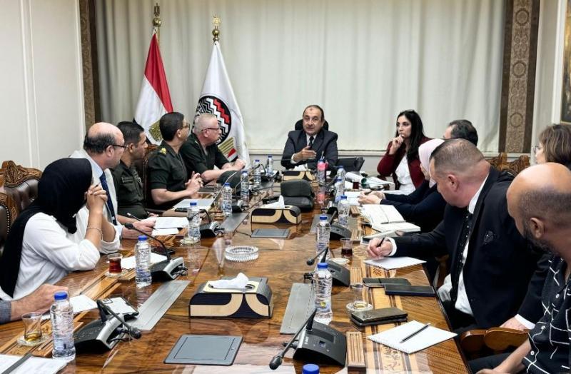 وزير قطاع الأعمال يتابع مستجدات تنفيذ مشروع تطوير ”مصر للغزل والنسيج” بكفر الدوار