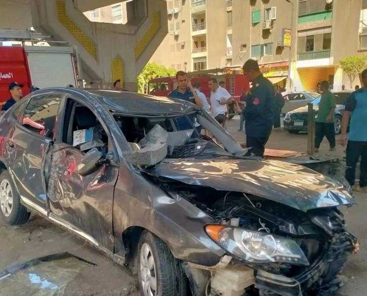 سقوط سيارة ملاكى من أعلى كوبرى أكتوبر وإصابة قائدها