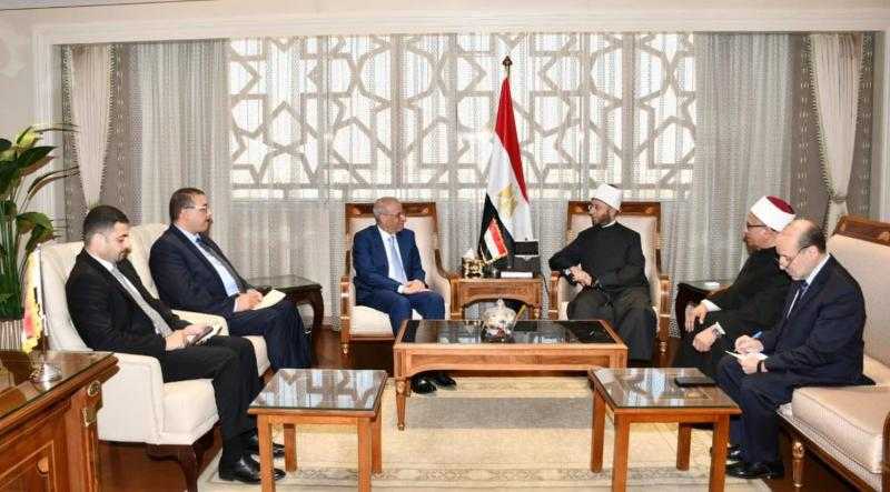 وزير الأوقاف يستقبل سفير العراق بالقاهرة لبحث التعاون المشترك