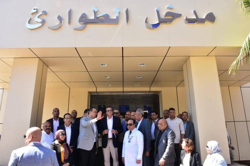 وزير الصحة يستطلع آراء المواطنين عن مستوى خدمات التأمين الصحي الشامل بمحافظة الاقصر
