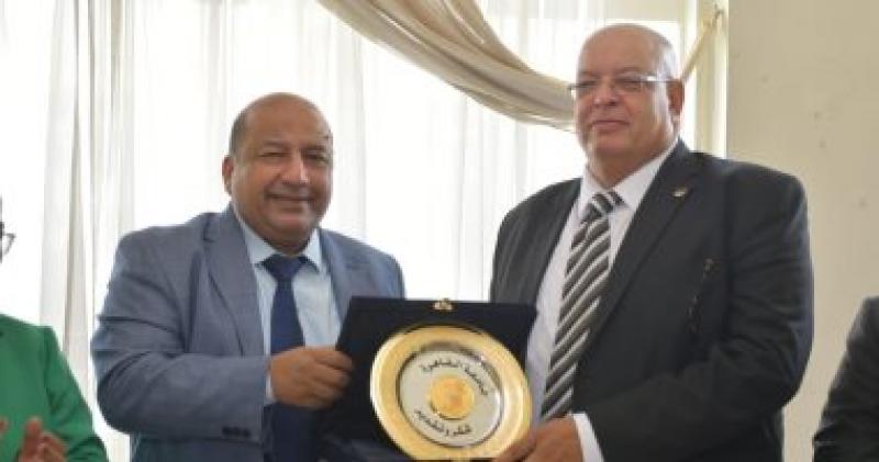 خط أحمر
