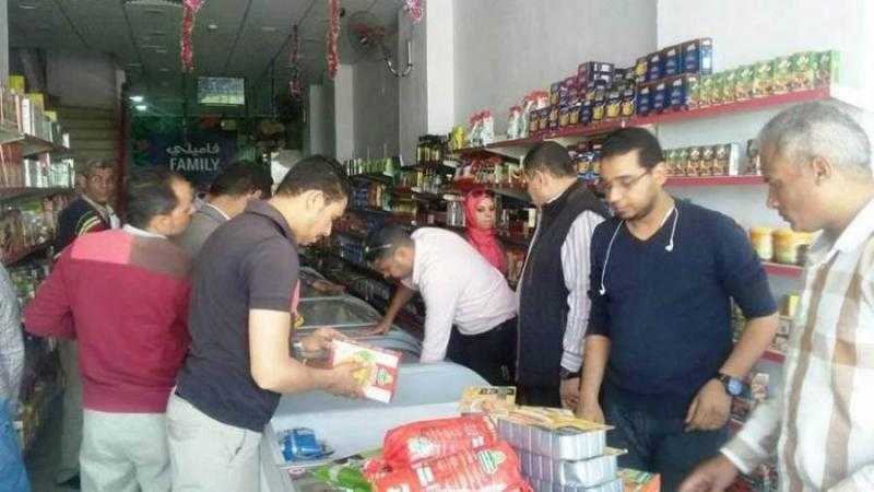 ضبط 6 آلاف عبوة مواد غذائية مجهولة المصدر بالبحيرة