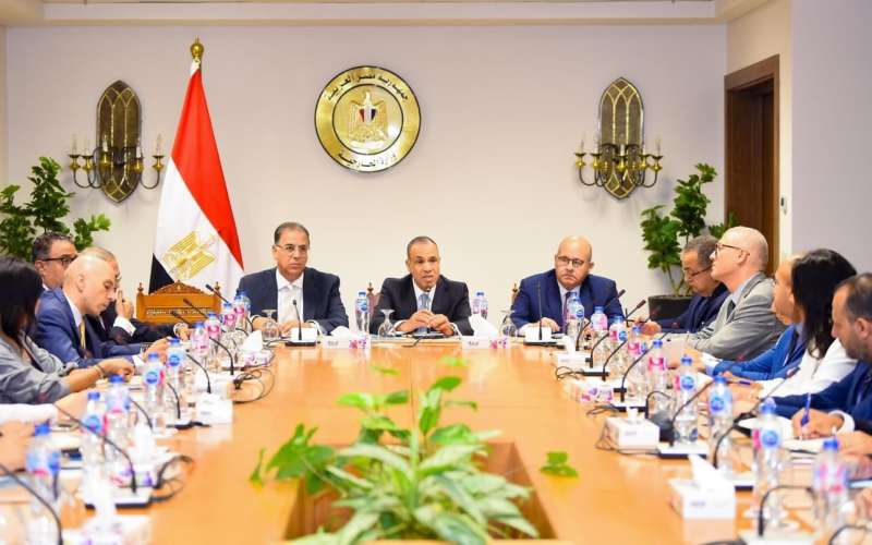 خط أحمر