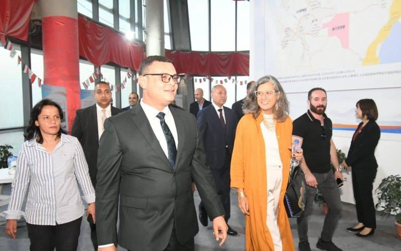 خط أحمر