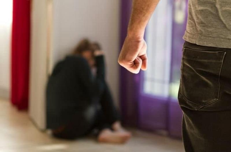 ضربها في الشارع.. ضبط المتهم بالاعتداء على زوجته في العجوزة