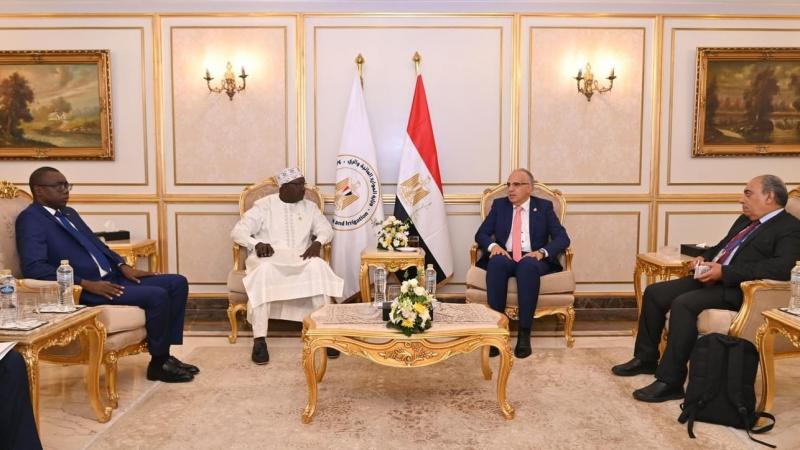 الدكتور سويلم يلتقى وزير المياه والصرف الصحي السنغالى