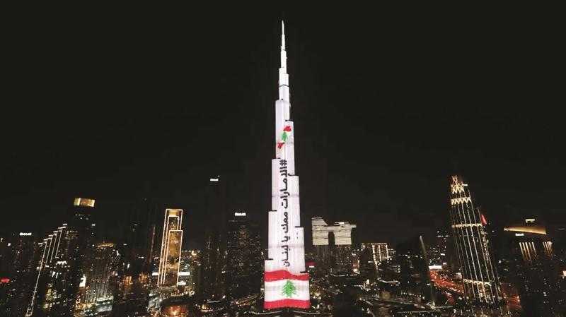 معالم الإمارات تضيء بألوان العلم اللبناني