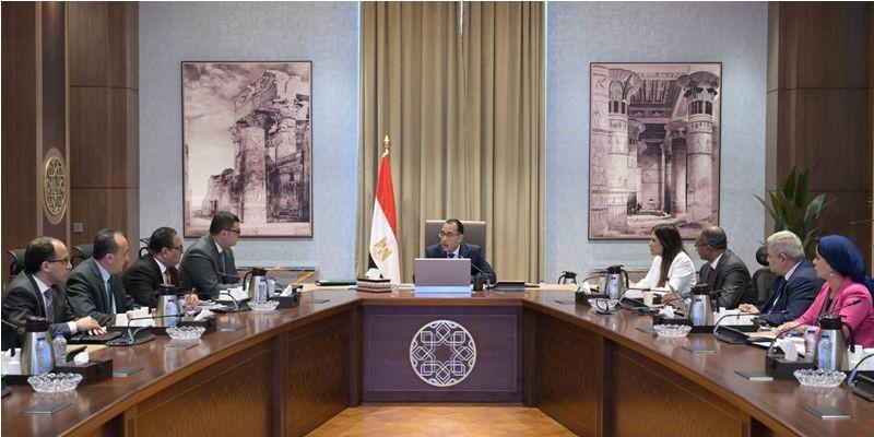 رئيس الوزراء يتابع موقف مشروعات مياه الشرب والصرف الصحي