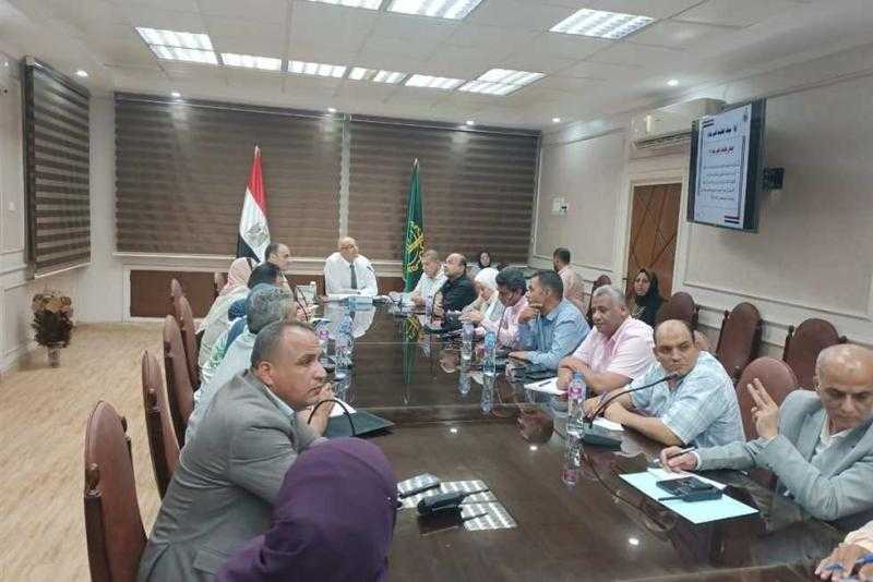 محافظ القليوبية يناقش مستجدات ملف تقنين الأراضي المملوكة للدولة لتسريع وتيرة العمل