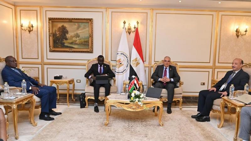 الدكتور سويلم يلتقى وزير المياه والرى الكينى للتباحث حول سُبل تعزيز التعاون بين مصر وكينيا فى مجال المياه