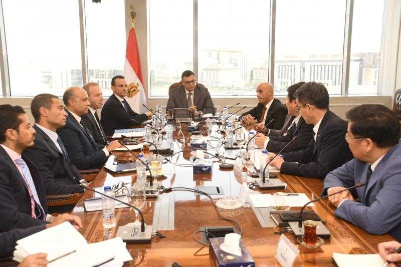 الإسكان تعقد اجتماعا لمتابعة مشروعات أبراج العاصمة والعلمين و”كريستال لاجون”