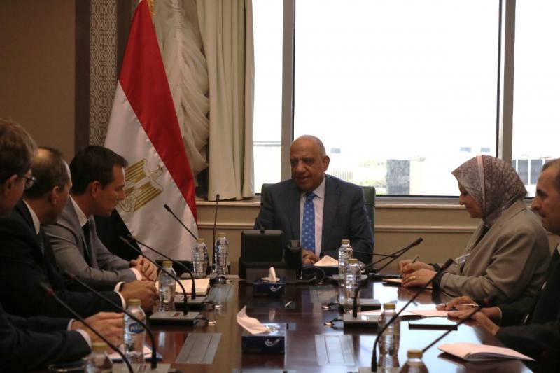 خط أحمر
