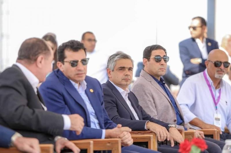 وزير الرياضة يسلّم جوائز المراكز الأولى للفائزين في بطولة وادي الفروسية الدولية لقفز الموانع
