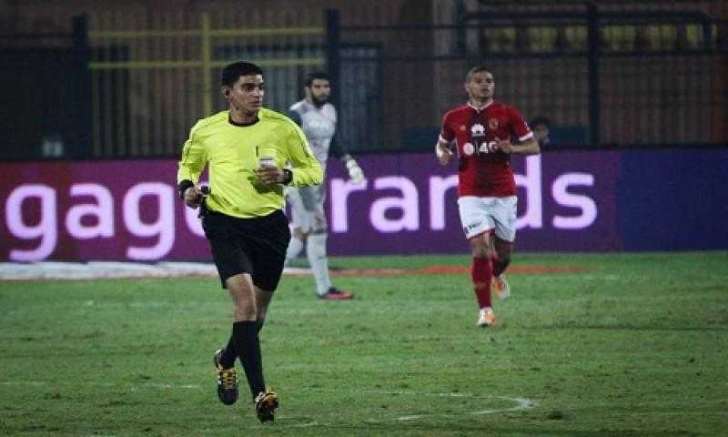 إبراهيم نور الدين يحاضر لاعبي بيراميدز قبل السوبر