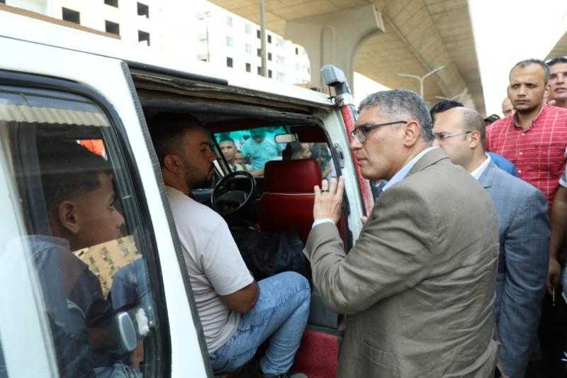 محافظ الجيزة يشدد على توقيع غرامات على السائقين غير الملتزمين بالأجرة المحددة
