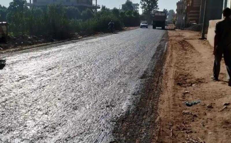محافظ الغربية يعلن بدء رصف طبقة الأسفلت بطريق كفور بلشاي